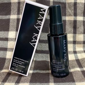 Mary Kay Makeup Finishing Spray by Skindinävia